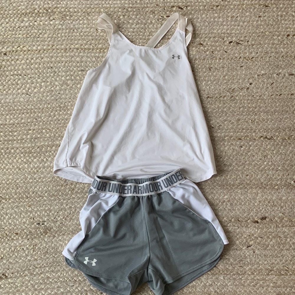 Under Armour White Gray shorts S exercise top outfit running yoga